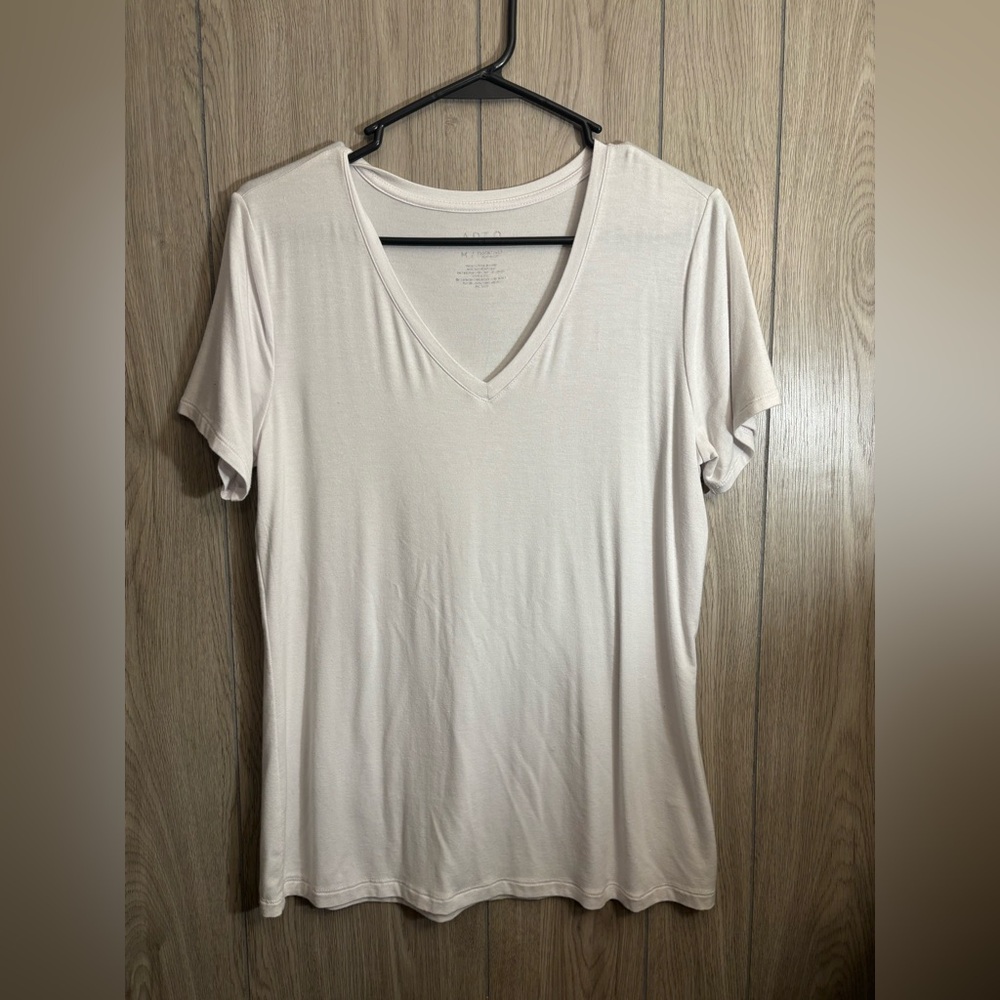 Apt 9 White V-Neck Women's Top